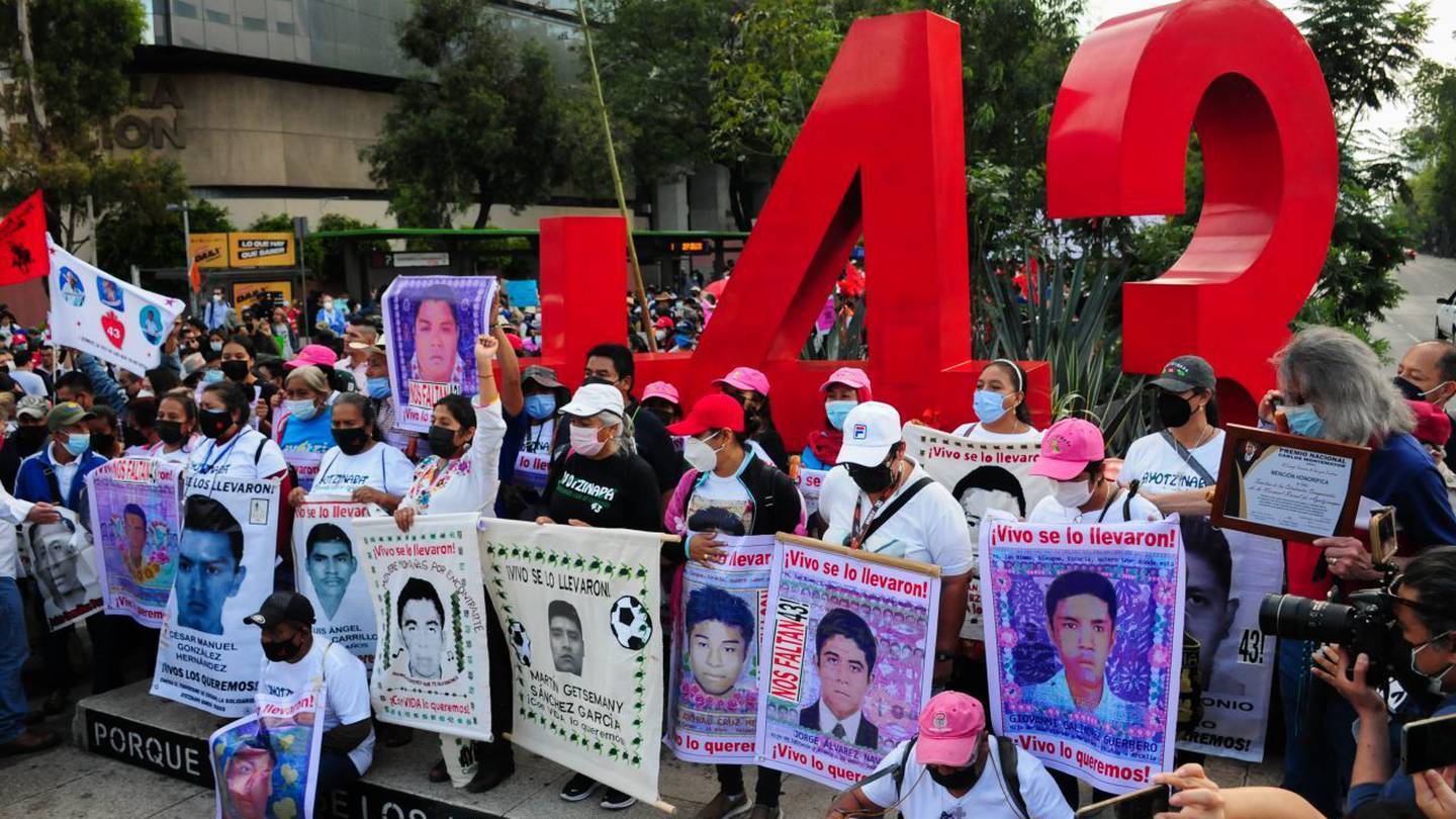 Caso Ayotzinapa: Presidente AMLO refrenda compromiso de continuar  investigación a fondo | NOTICIAS | Capital 21