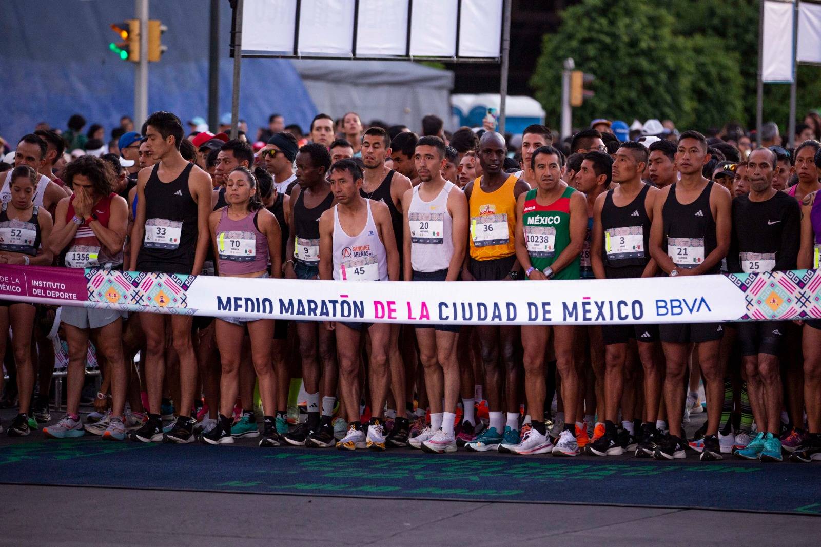 40 mil corredores participaron en el Medio Maratón CDMX